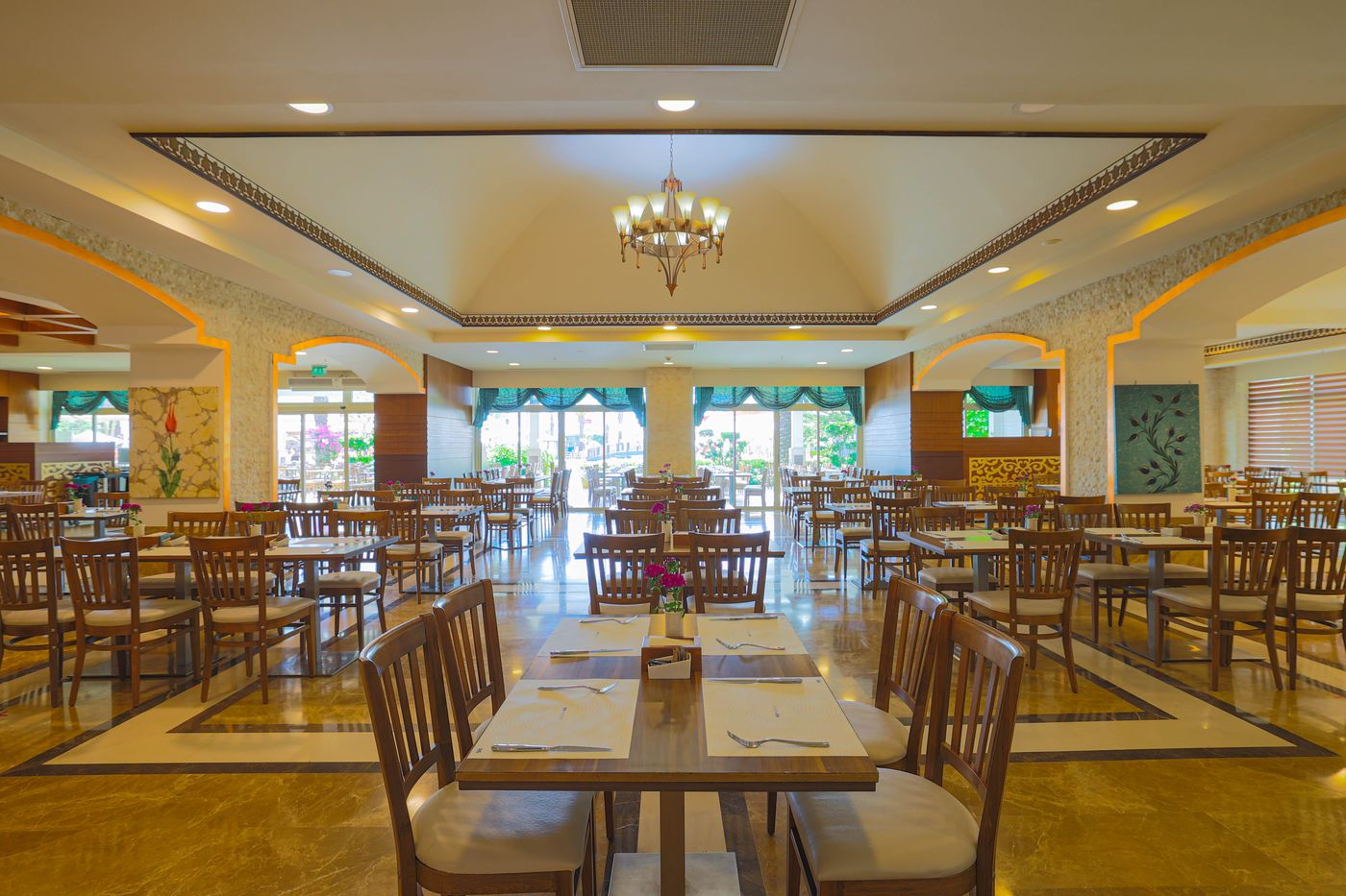 Crystal-Family-Resort-Restaurant-39