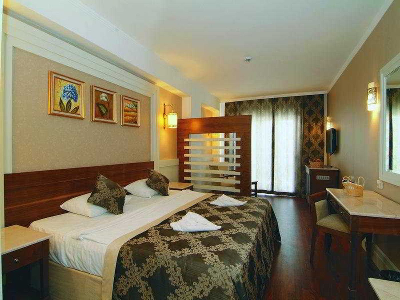 Alba-Queen-Hotel-Room-28
