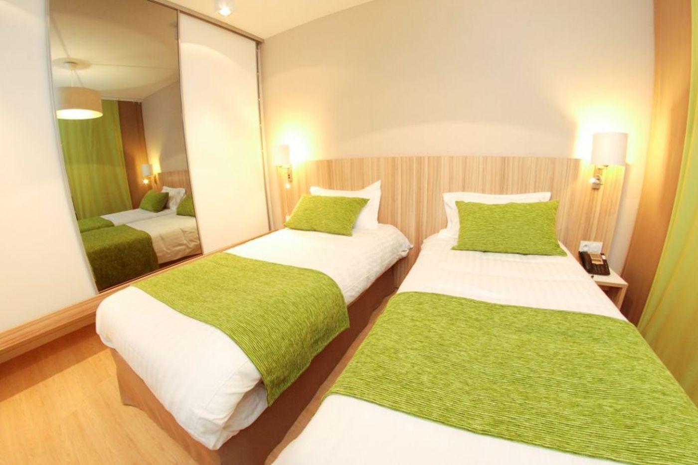 Appart-Hotel Q7 Lodge Lyon 7 - France - LYON - Room - 1