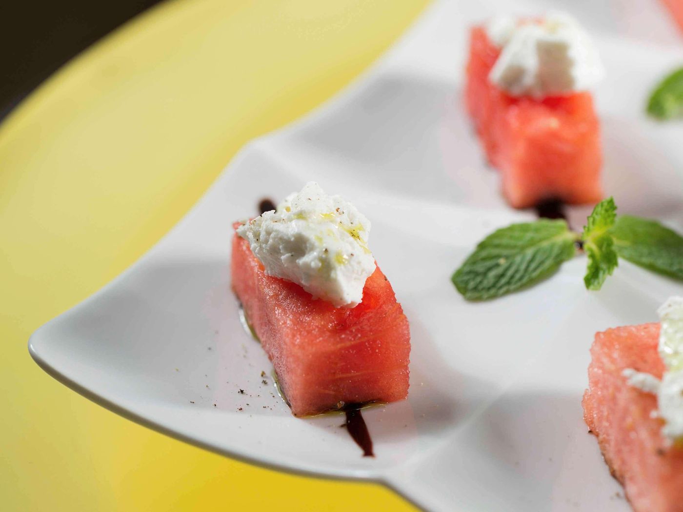 Pullman-Dubai-Jumeirah-Lakes-Towers-Bar-11