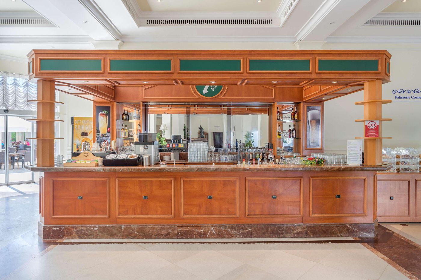 Seven-Seas-Hotel-Blue-Bar-72