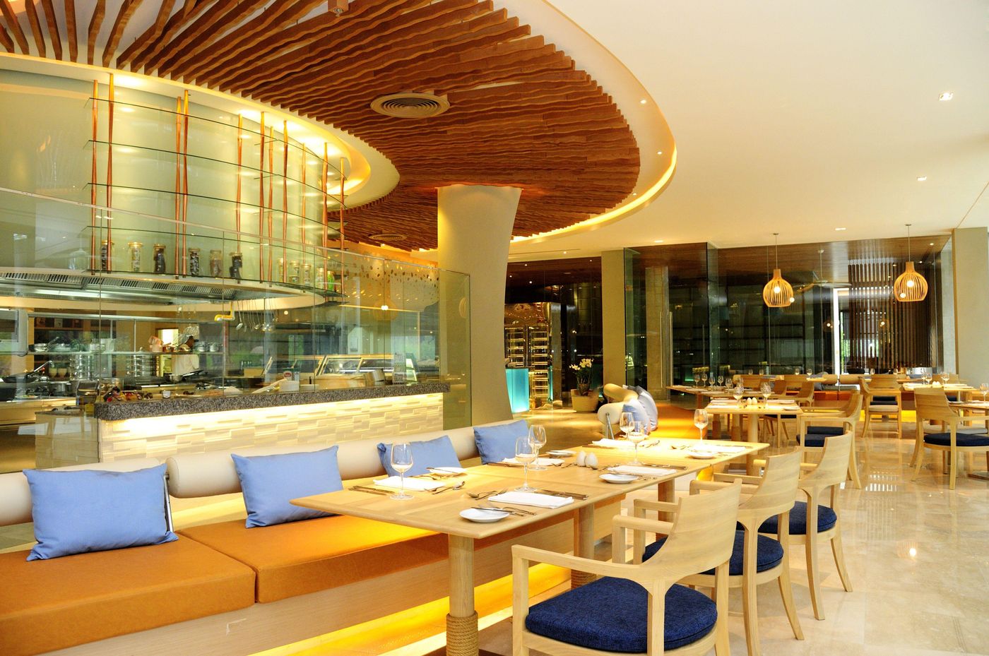 Renaissance-Phuket-Resort---Spa-Restaurant-57