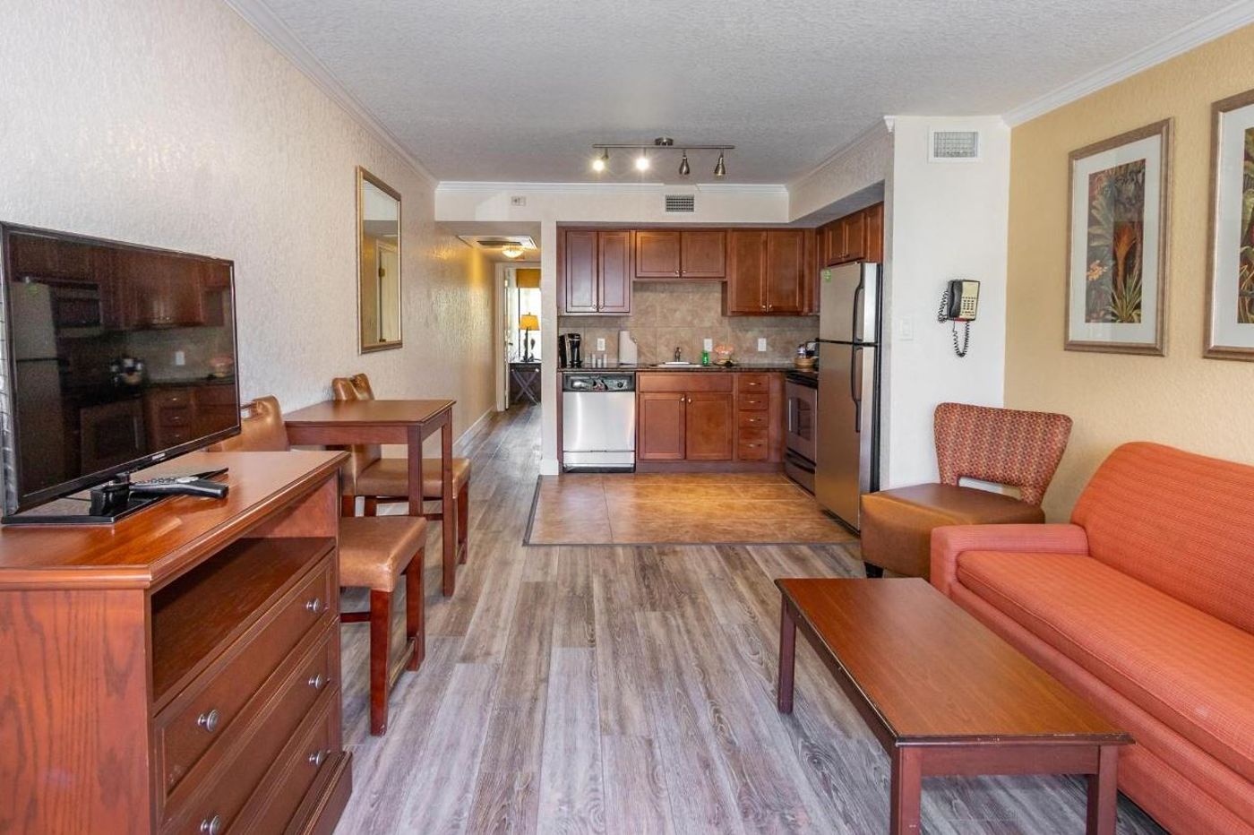 Coconut Cove All-Suites Hotel