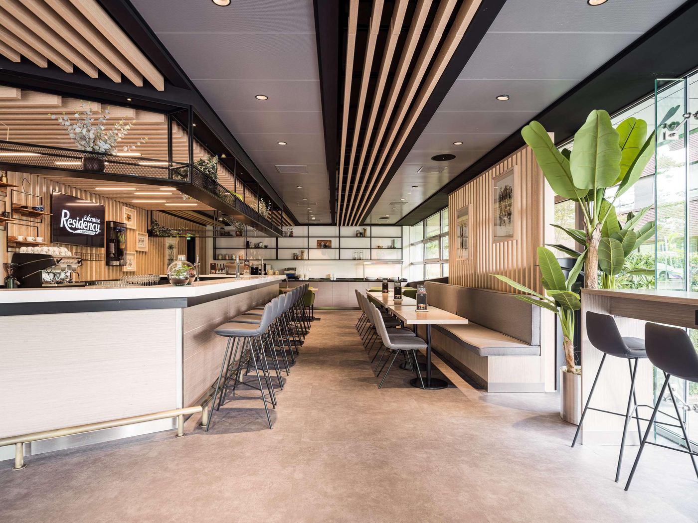 Executive-Residency-by-Best-Western-Amsterdam-Airport-Lobby-10