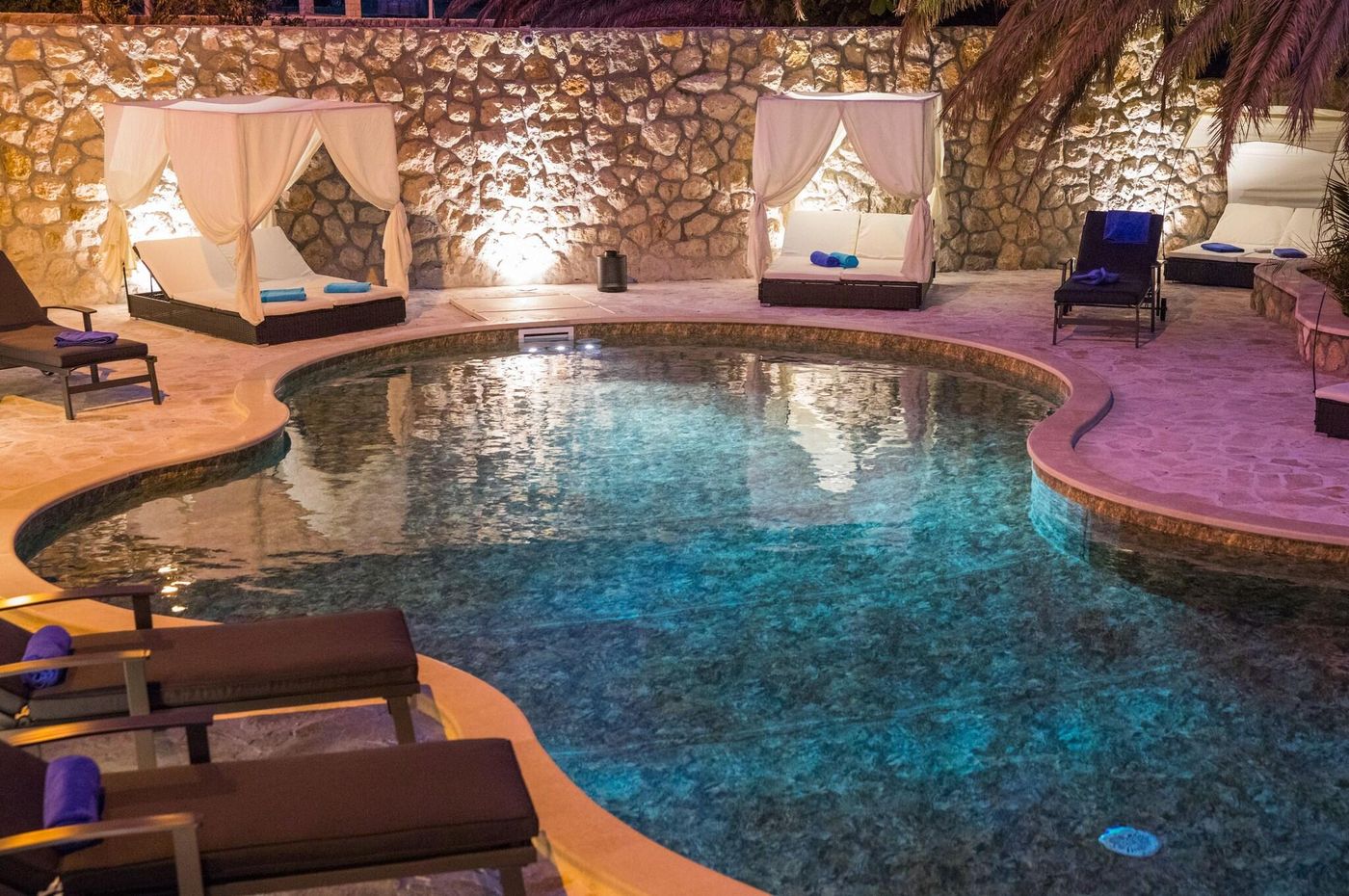 Villa-Diamond-Pool-91