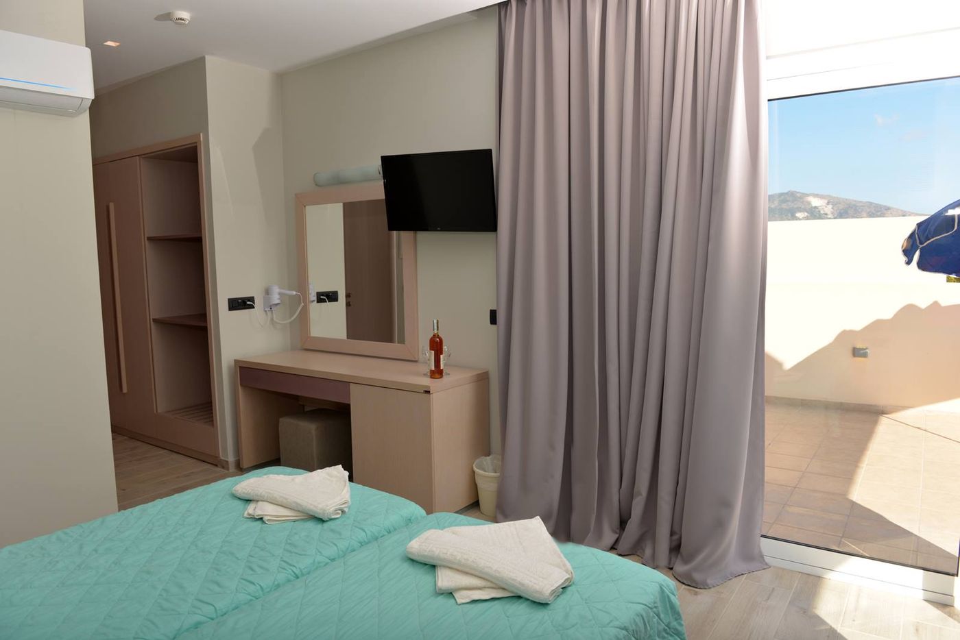 Alexander-The-Great---Laganas-Room-13