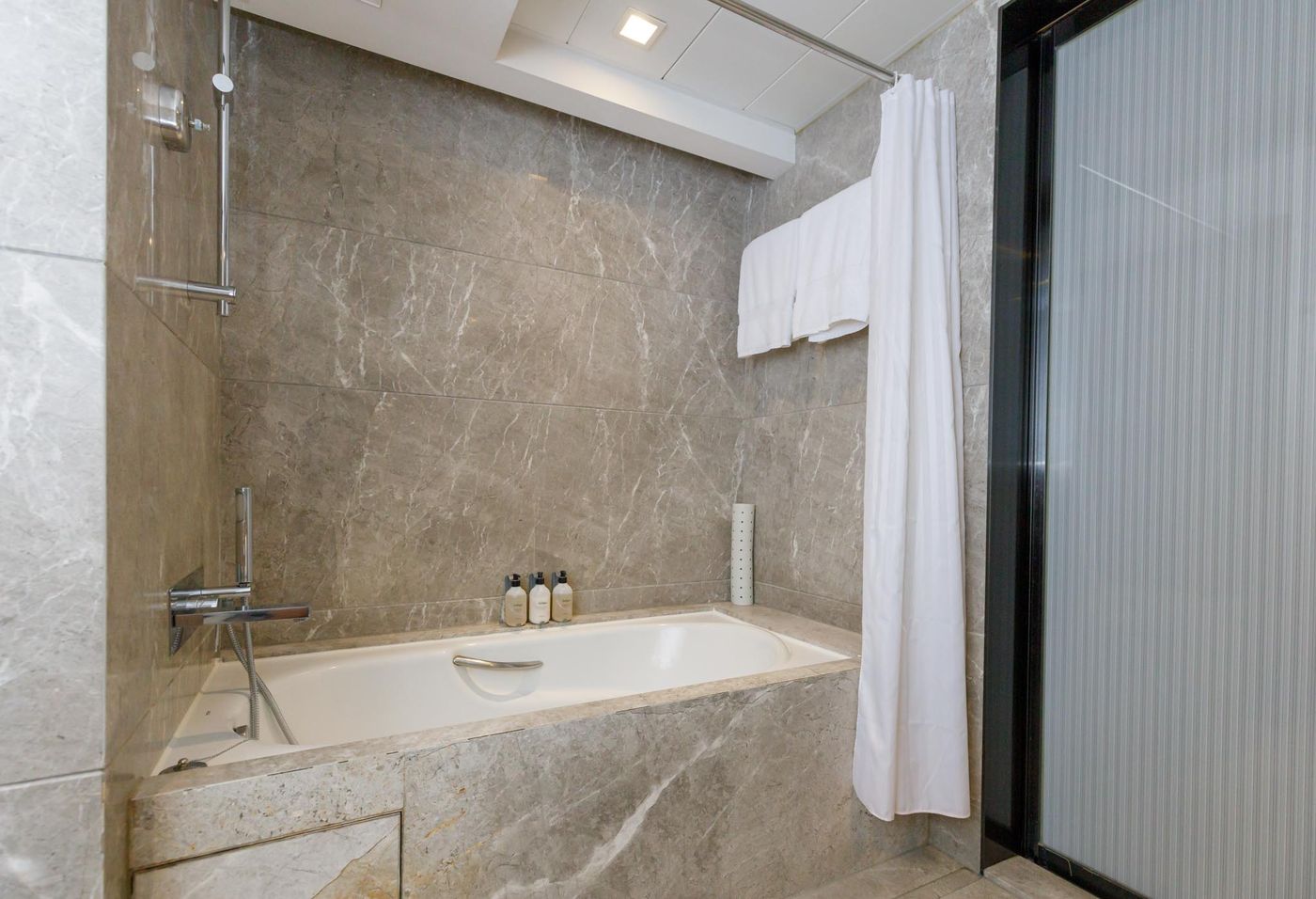 New-World-Millennium-Hong-Kong-Hotel-Room-51