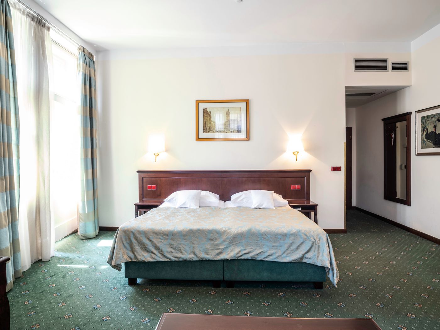 EA-Hotel-DownTown-Room-21