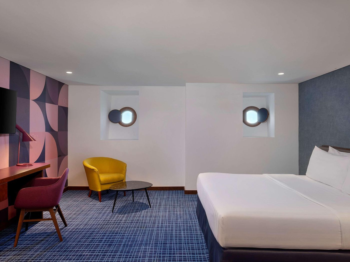 Queen-Elizabeth-2-Hotel-Room-29