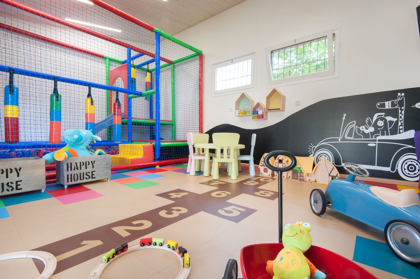 Mas-Sola-Sports-and-Entertainment-54