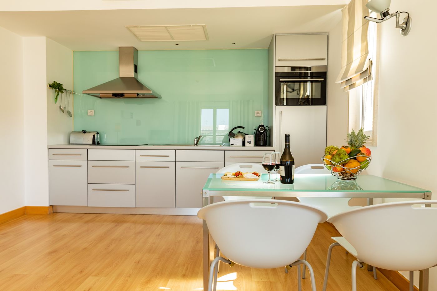 22.07.25 suites hotel Marina club