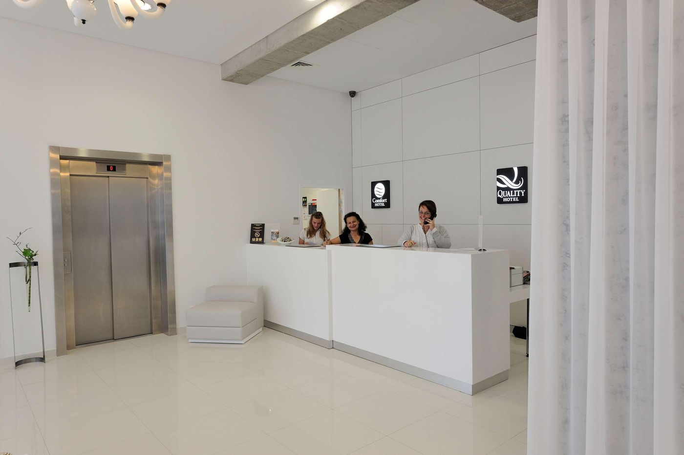 Kyriad Prestige Perpignan Centre del Mon-France-PERPIGNAN-Lobby-10