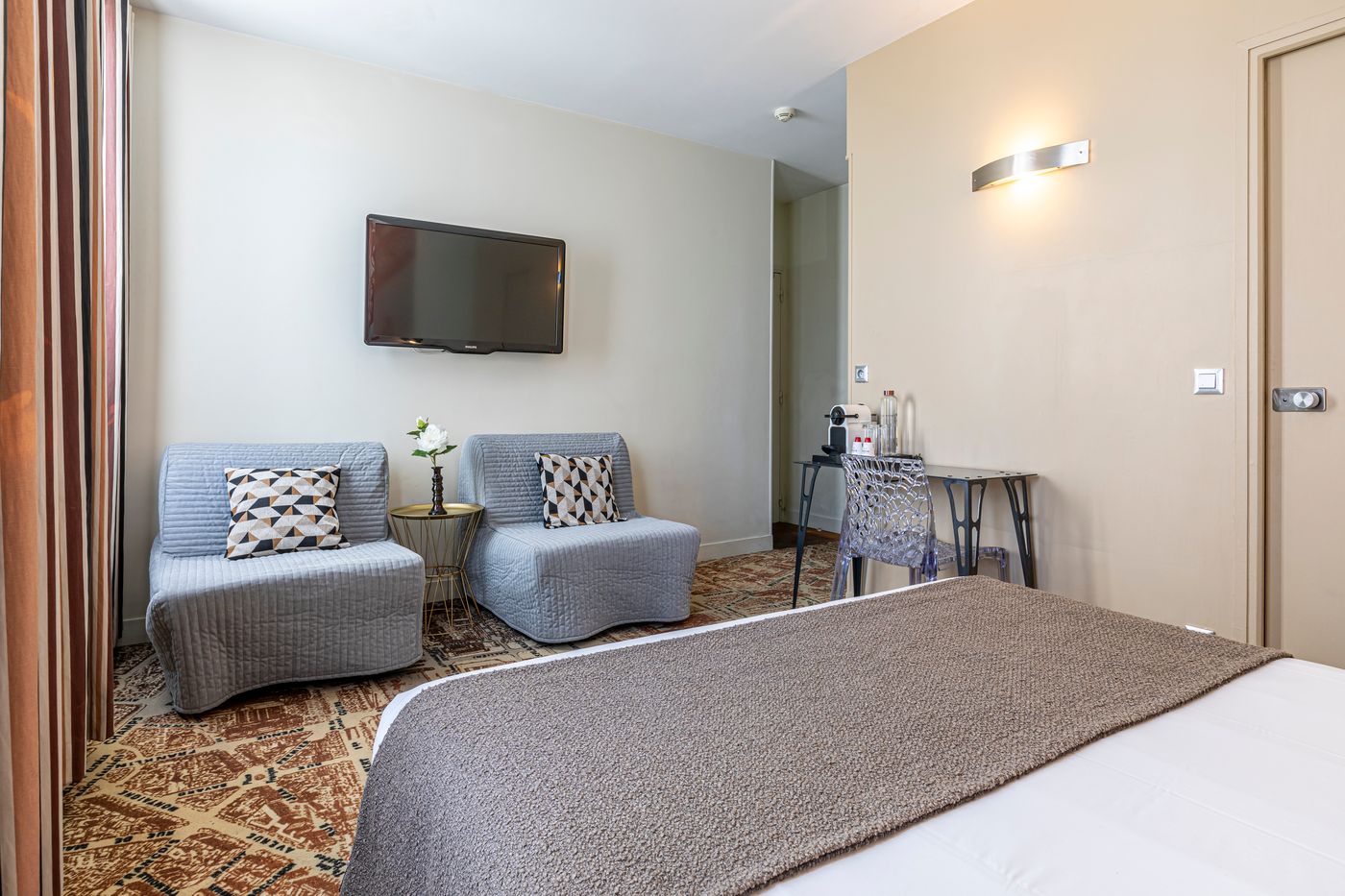 Hotel-Alpha-Paris-Eiffel-by-Patrick-Hayat-Room-28