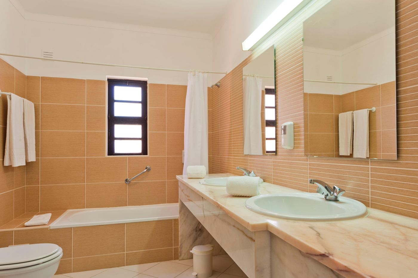 Colina-Village-Room-21