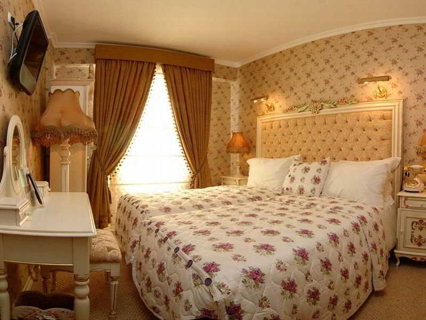 Amisos-Boutique-Hotel-Room-3