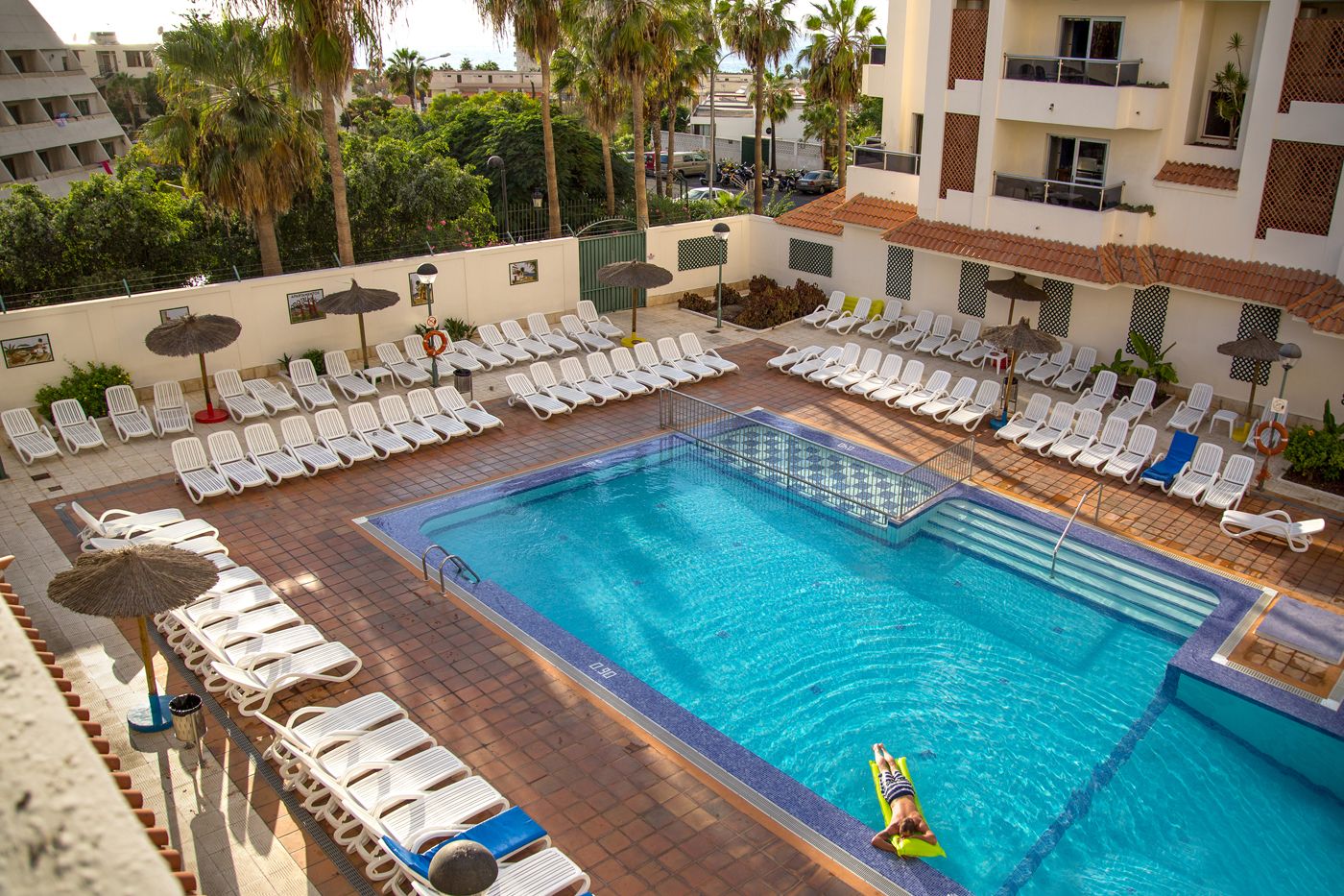 Oro Blanco Apartments