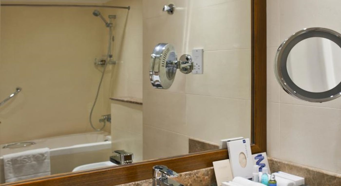 Jumeira-Rotana-Room-37