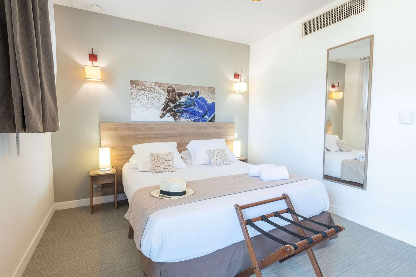 Comfort-Suites-Cannes-Mandelieu-Room-30