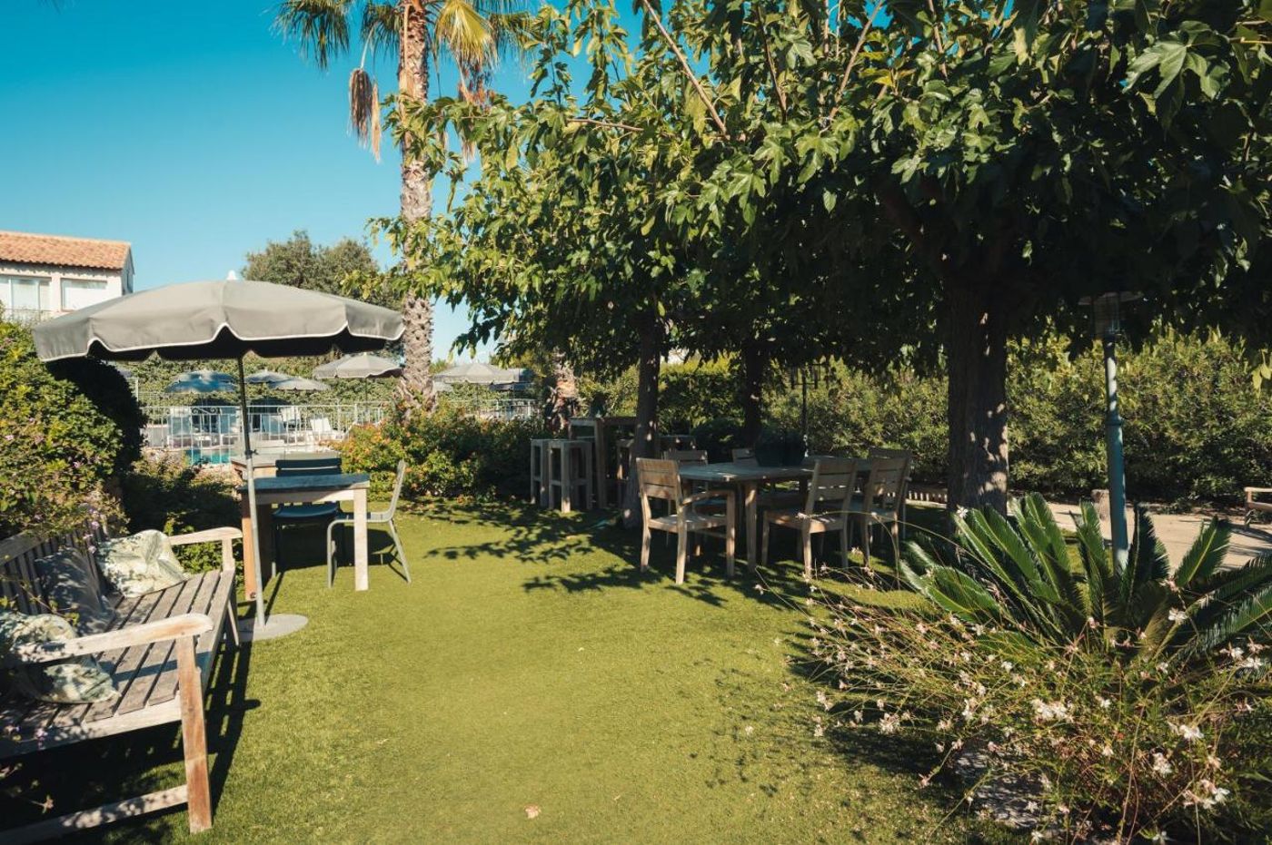 Hotel-Le-Catalogne-Terrace-18