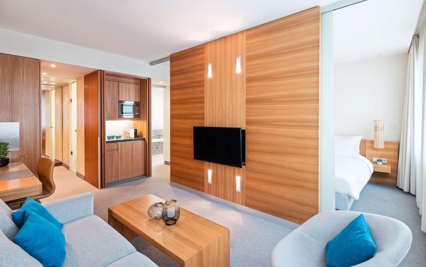 Lindner-Hotel-Berlin-Ku-damm--part-of-JdV-by-Hyatt-Room-7