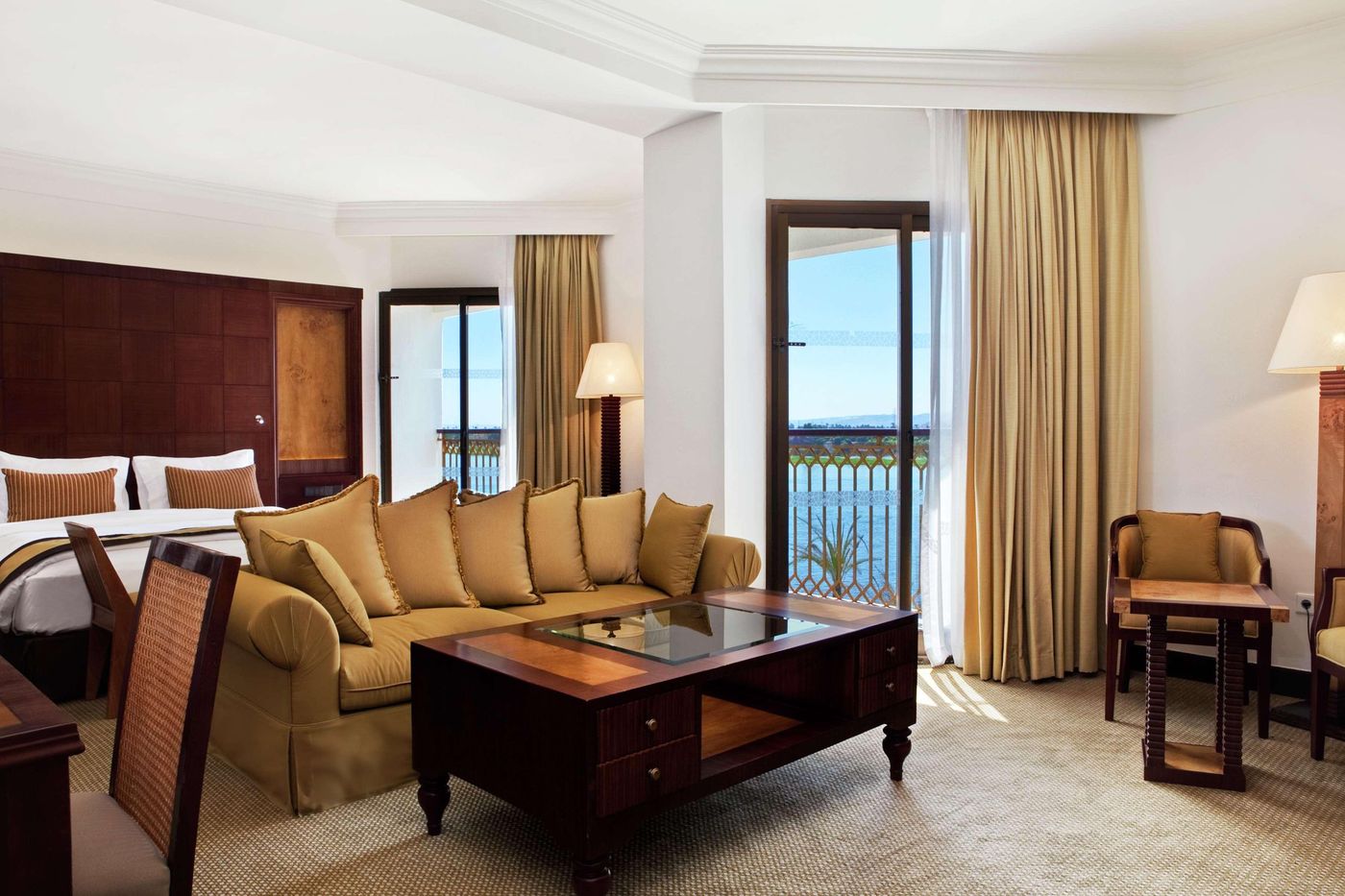 Hilton-Luxor-Resort---Spa-Room-17