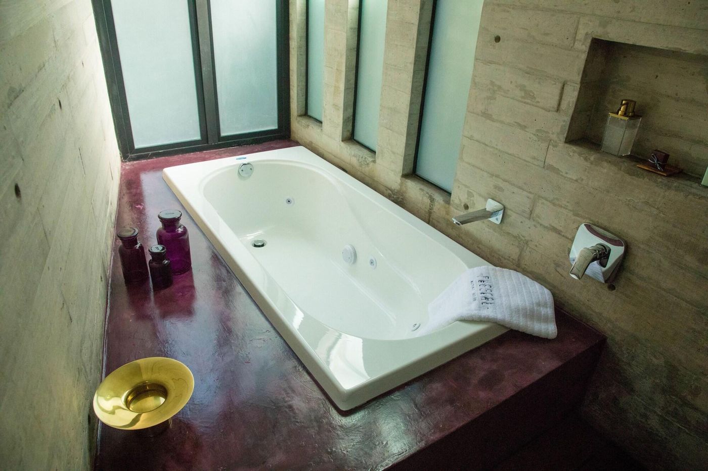 Pug Seal Anatole France-Mexico-MEXICO CITY-Room-9