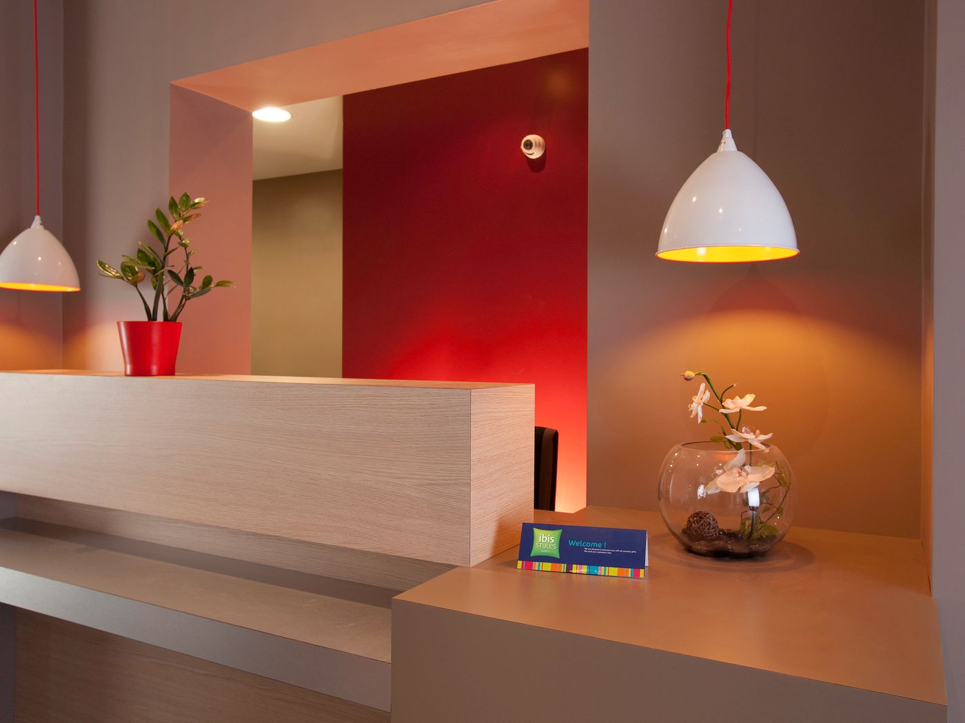 ibis-Styles-Paris-Montmartre-Nord-Lobby-24