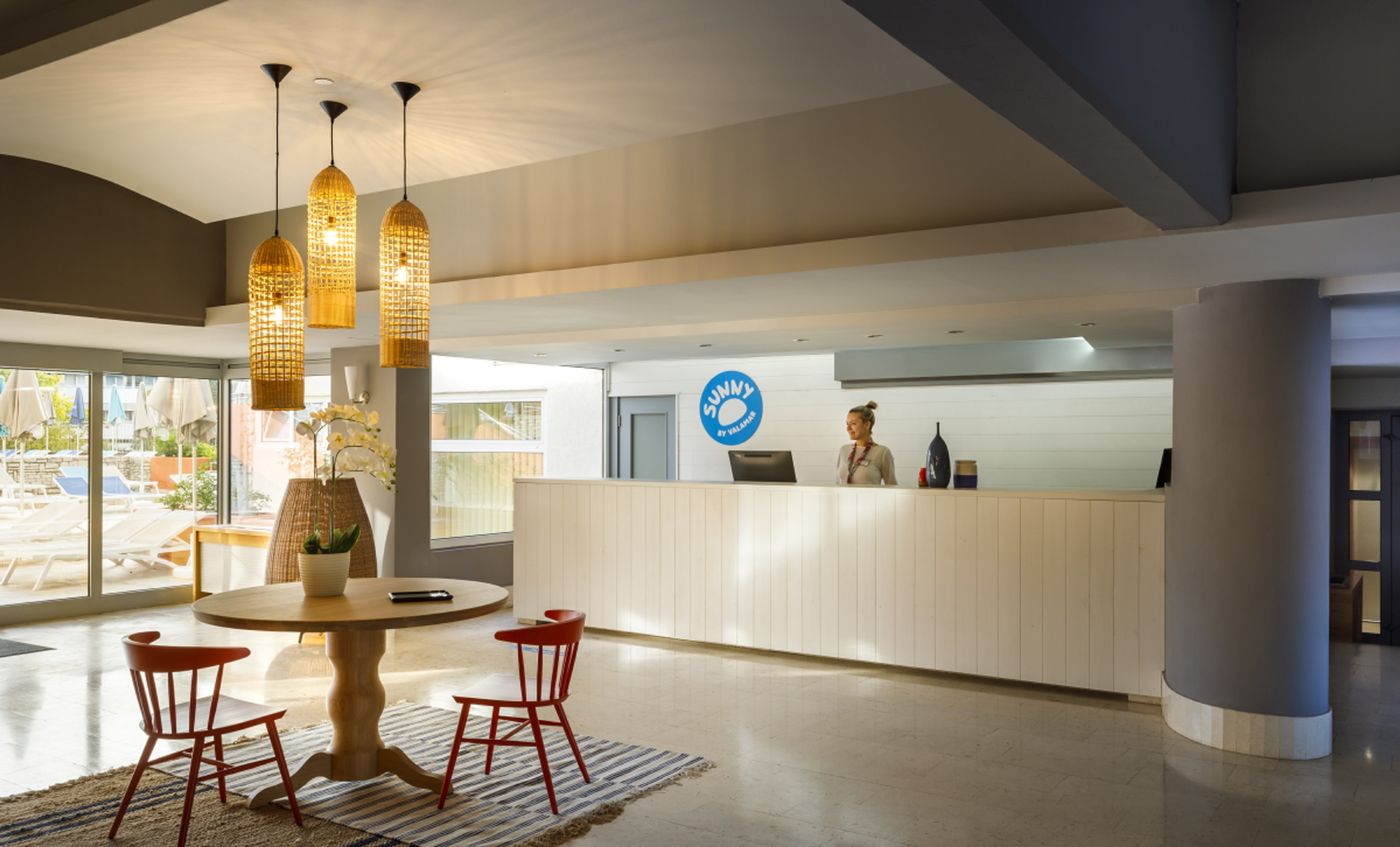 Hotel-Miramar-Lobby-23