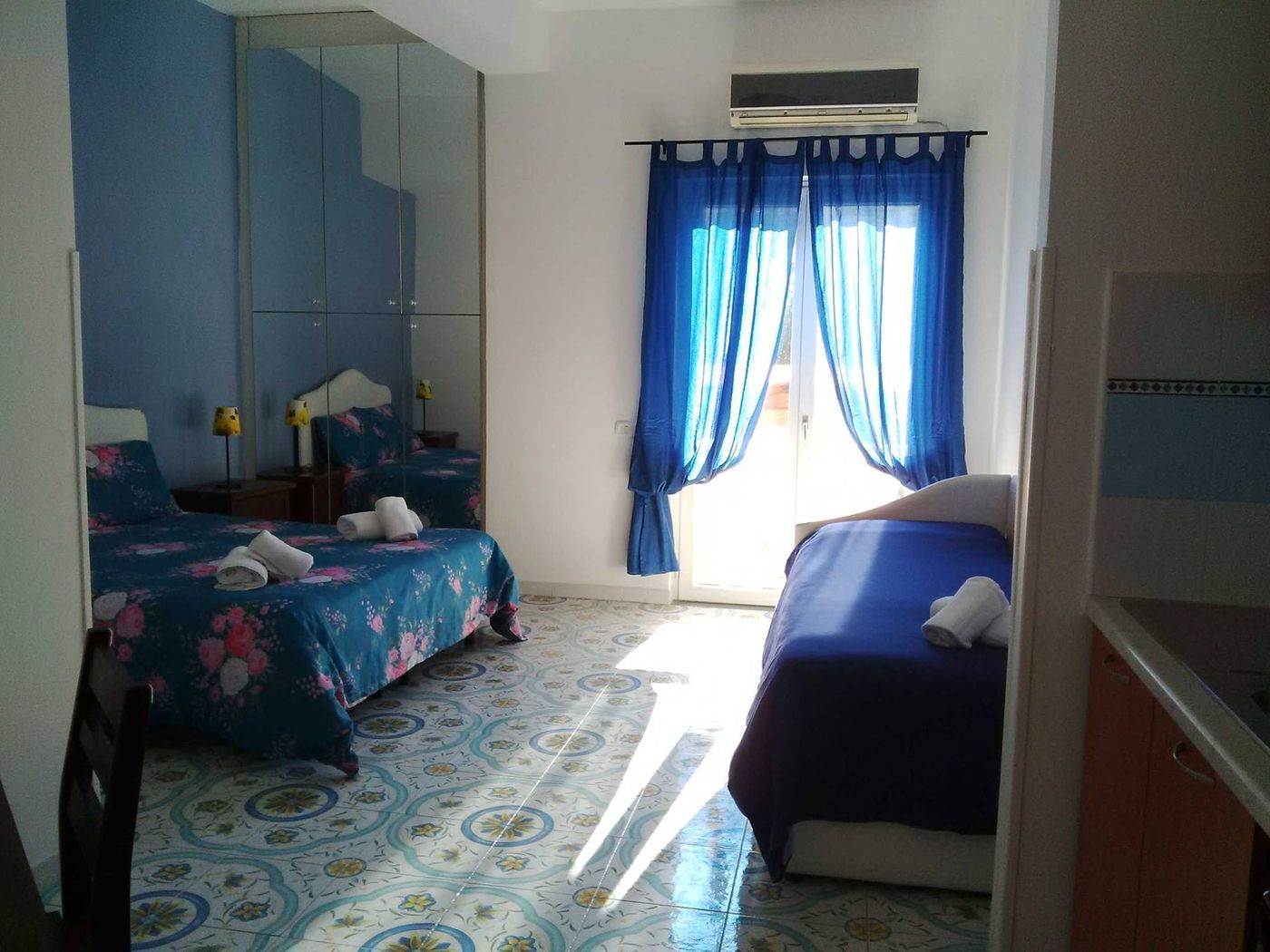 Sorrento-Town-Suites-Room-6