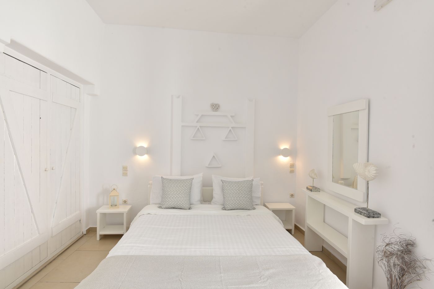 Eleanna-s-Suites-Mykonos-Room-8