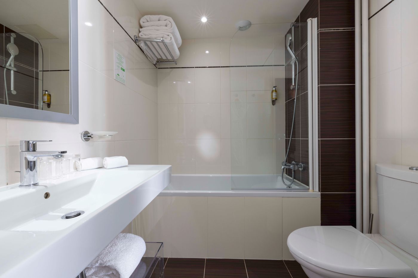 Hotel-Elysees-Bassano-Room-49