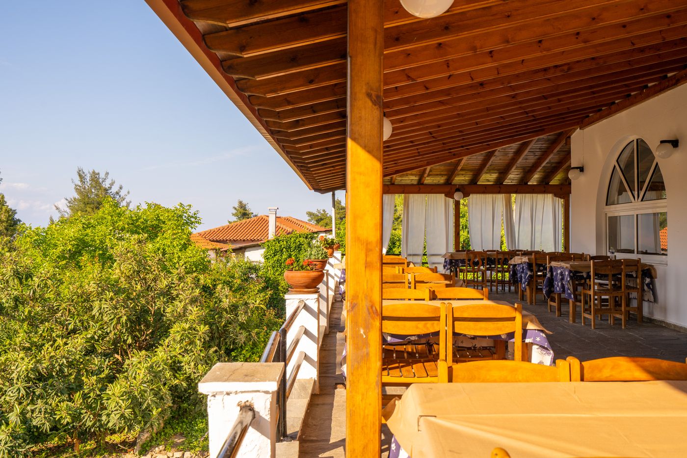 Theo-Bungalows-Restaurant-29