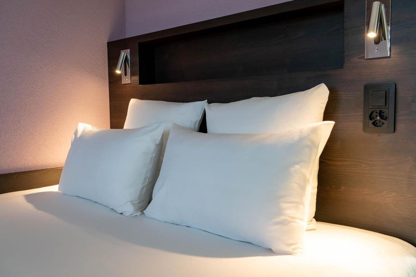 Nash-Pratik-Hotel-Room-16