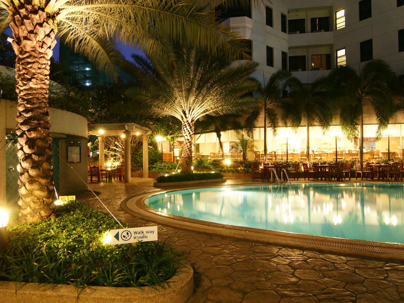 Grand-Diamond-Suites-Hotel-Pool-1