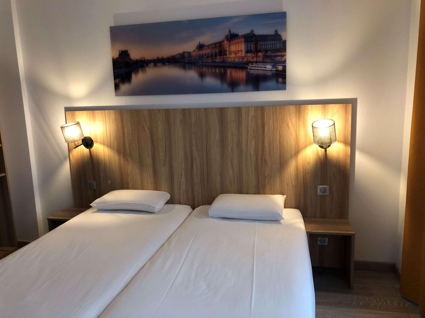 Kyriad-Par----s-10---Canal-Saint-Martin--R----publique-Room-47