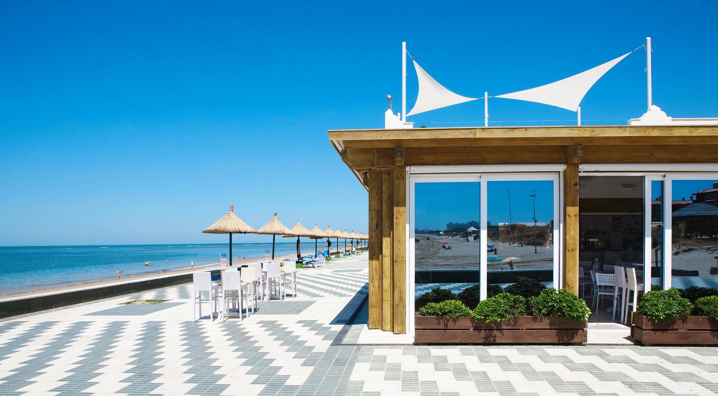 Playa-de-la-Luz-Beach-12