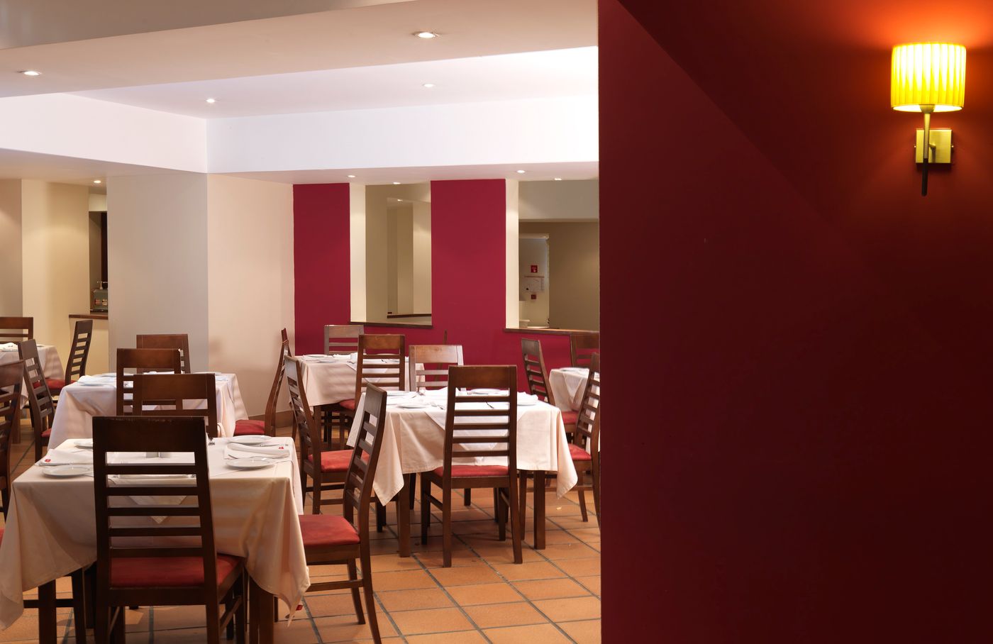 Yellow-Praia-Monte-Gordo-Hotel-Restaurant-30