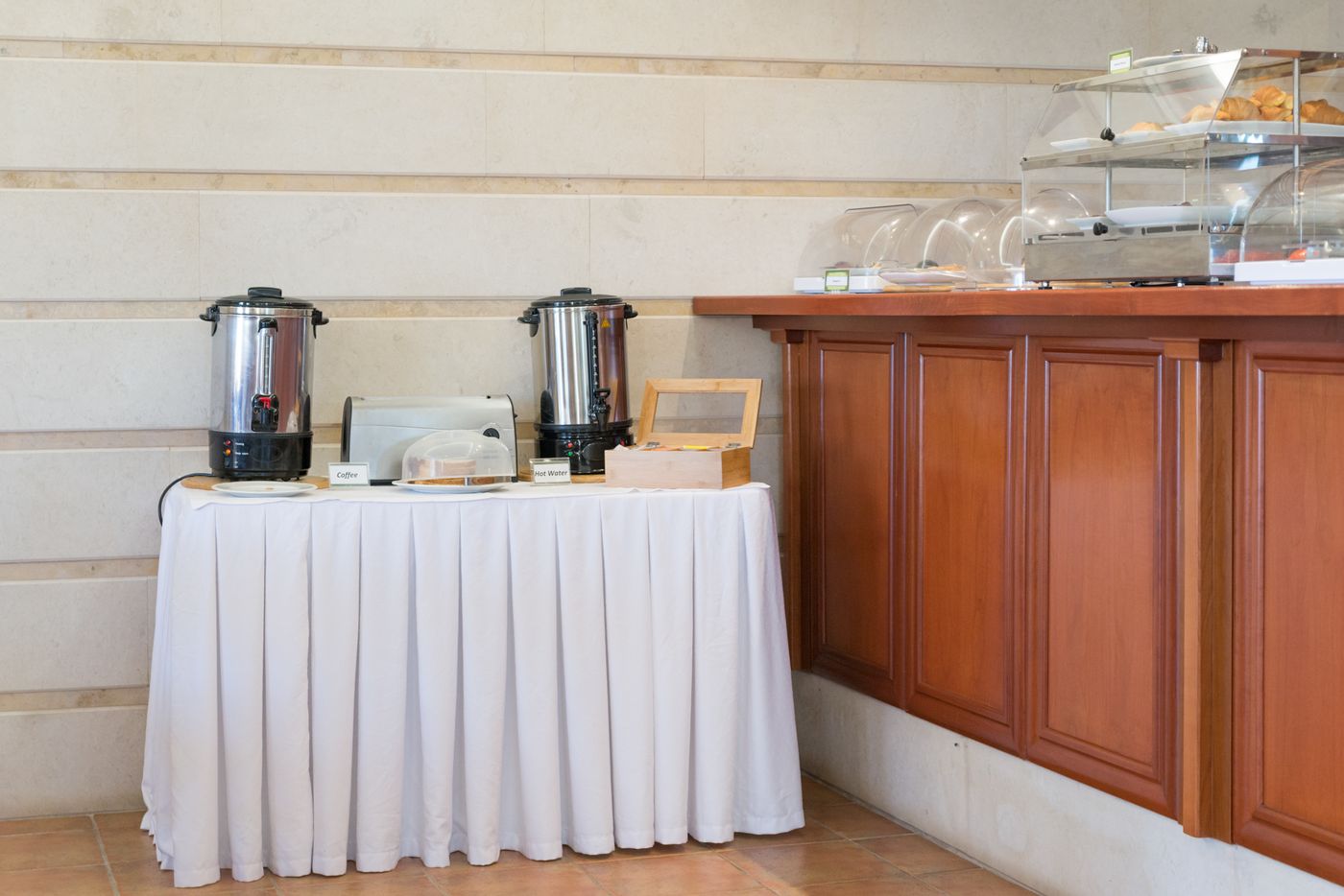 Andreolas-Luxury-Suites-Restaurant-40