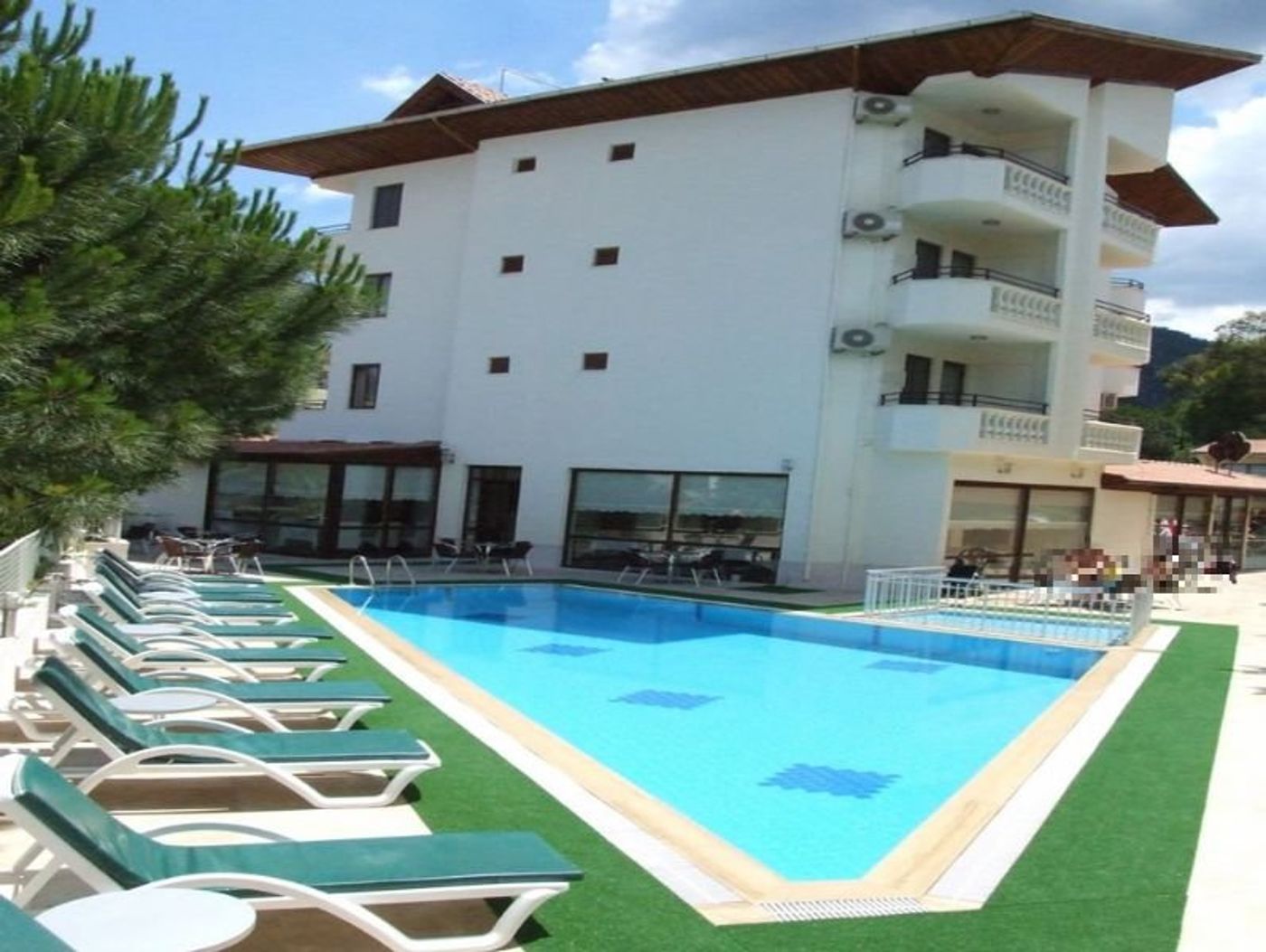 Babadan-Boutique-Pool-1