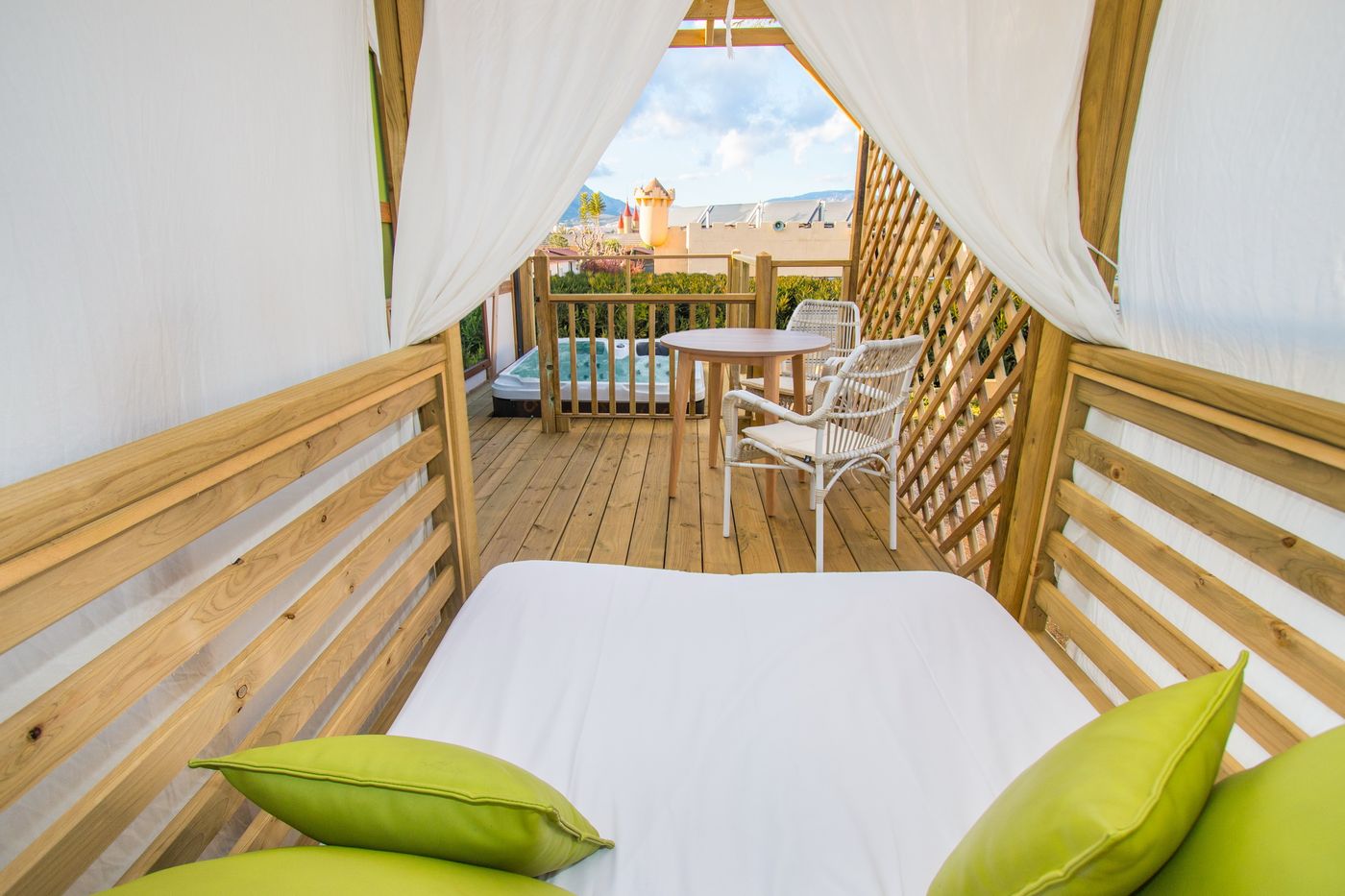 Magic-Robin-Hood-Room-80