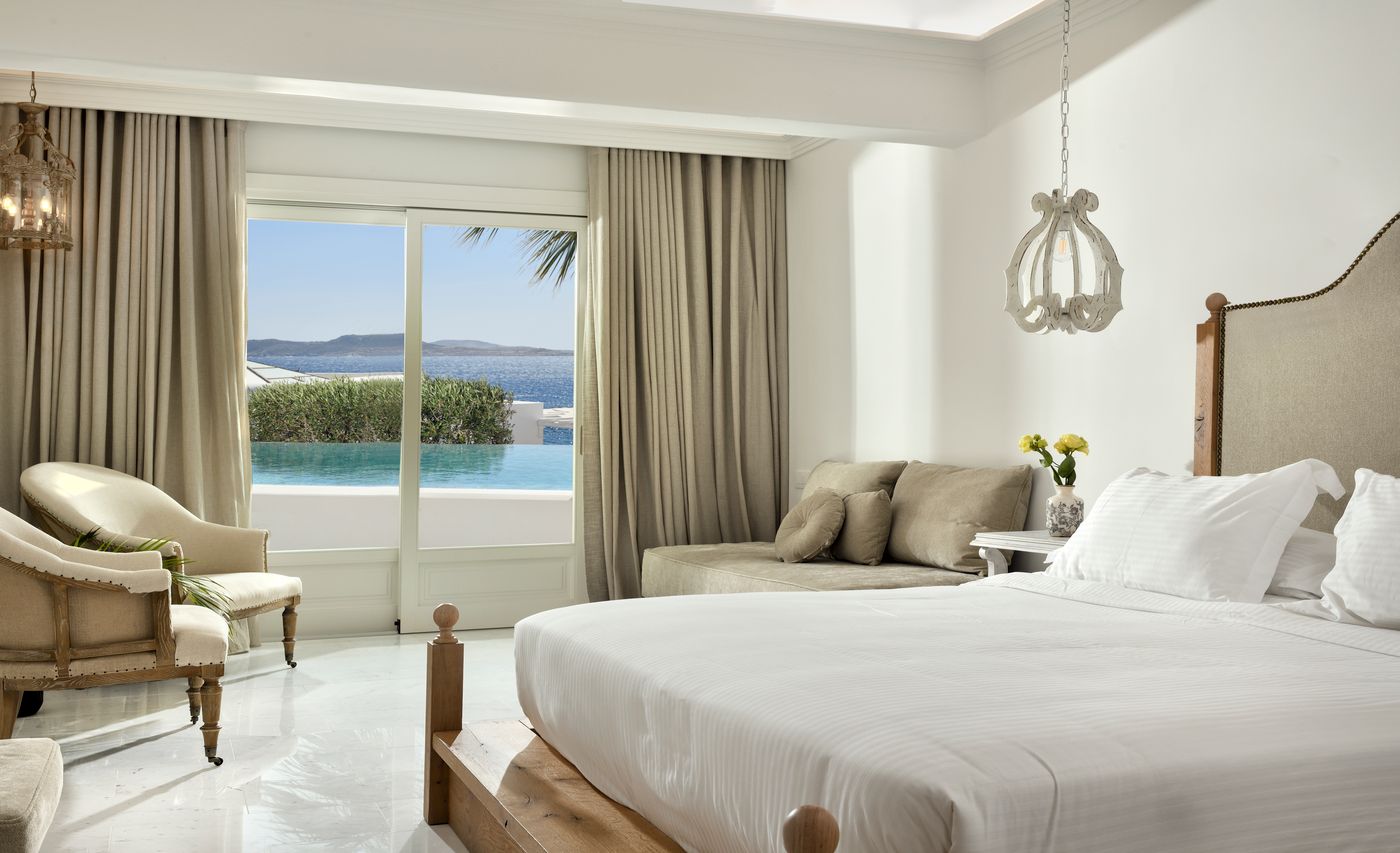 Saint-John-Hotel-Villas---Spa-Room-37
