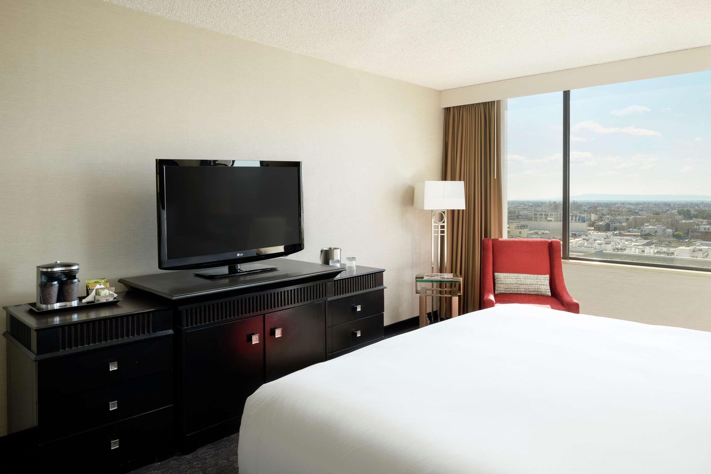 Doubletree-by-Hilton-Los-Angeles-Downtown-Room-22