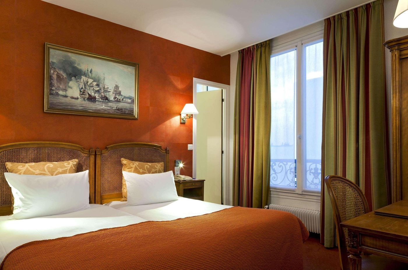 Best-Western-Tour-Eiffel-Invalides-Room-8