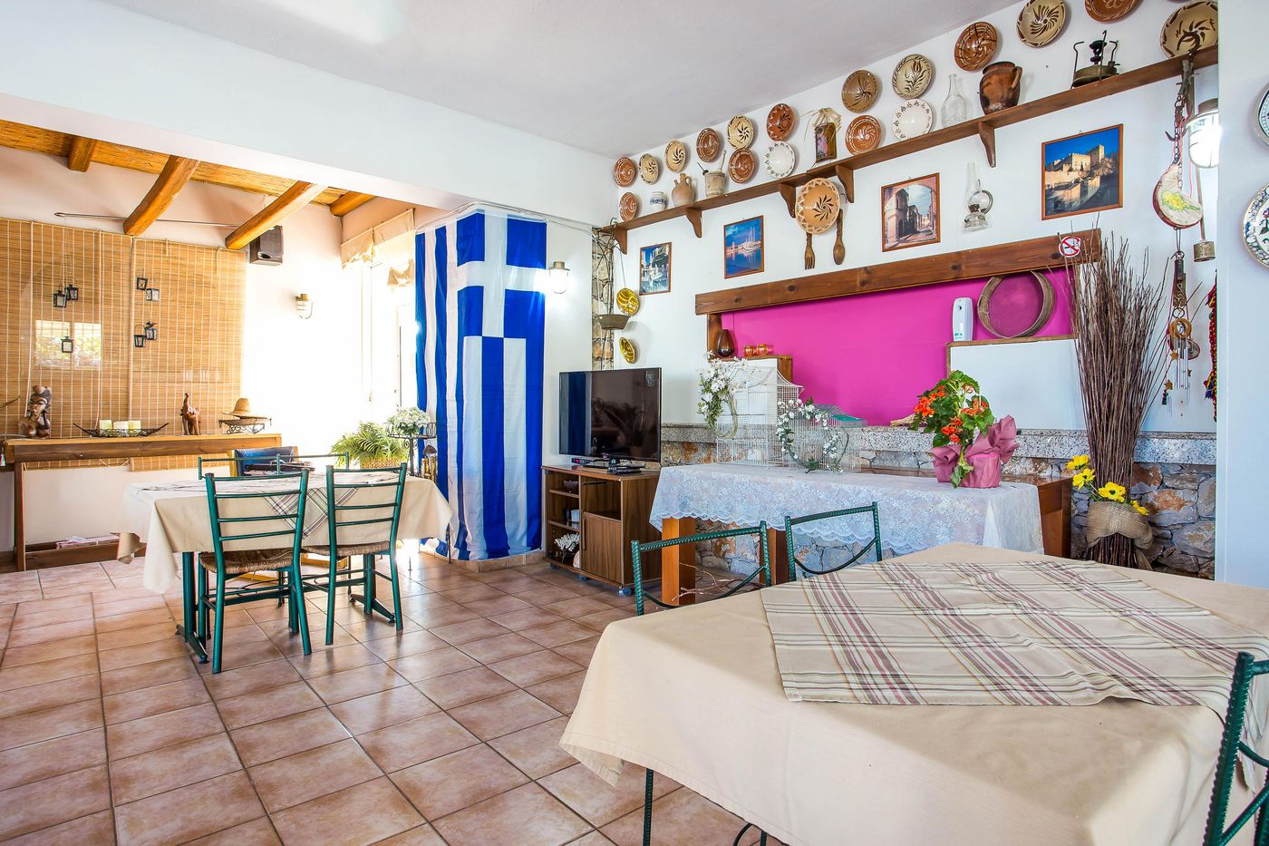 Vickys-Studios-Lobby-36