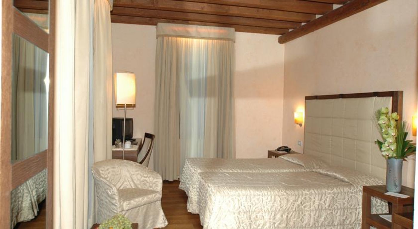 Palazzo-Selvadego-Room-14
