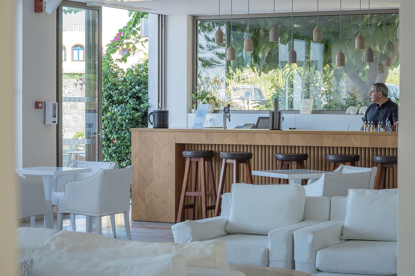 Maritimo-Beach-Hotel-Bar-52