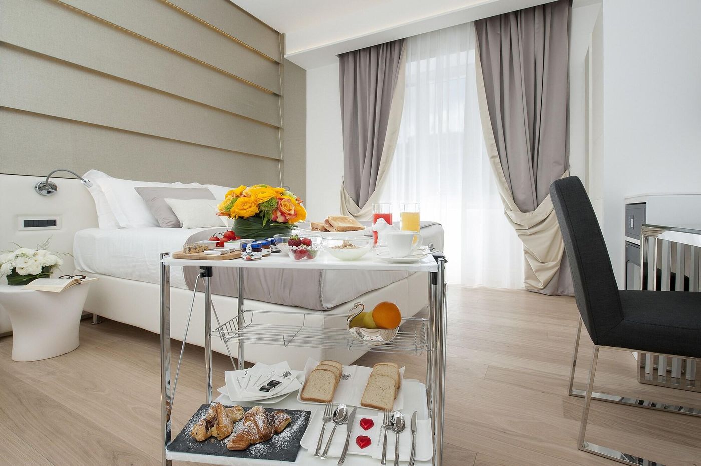 Vatican-Style-Room-2