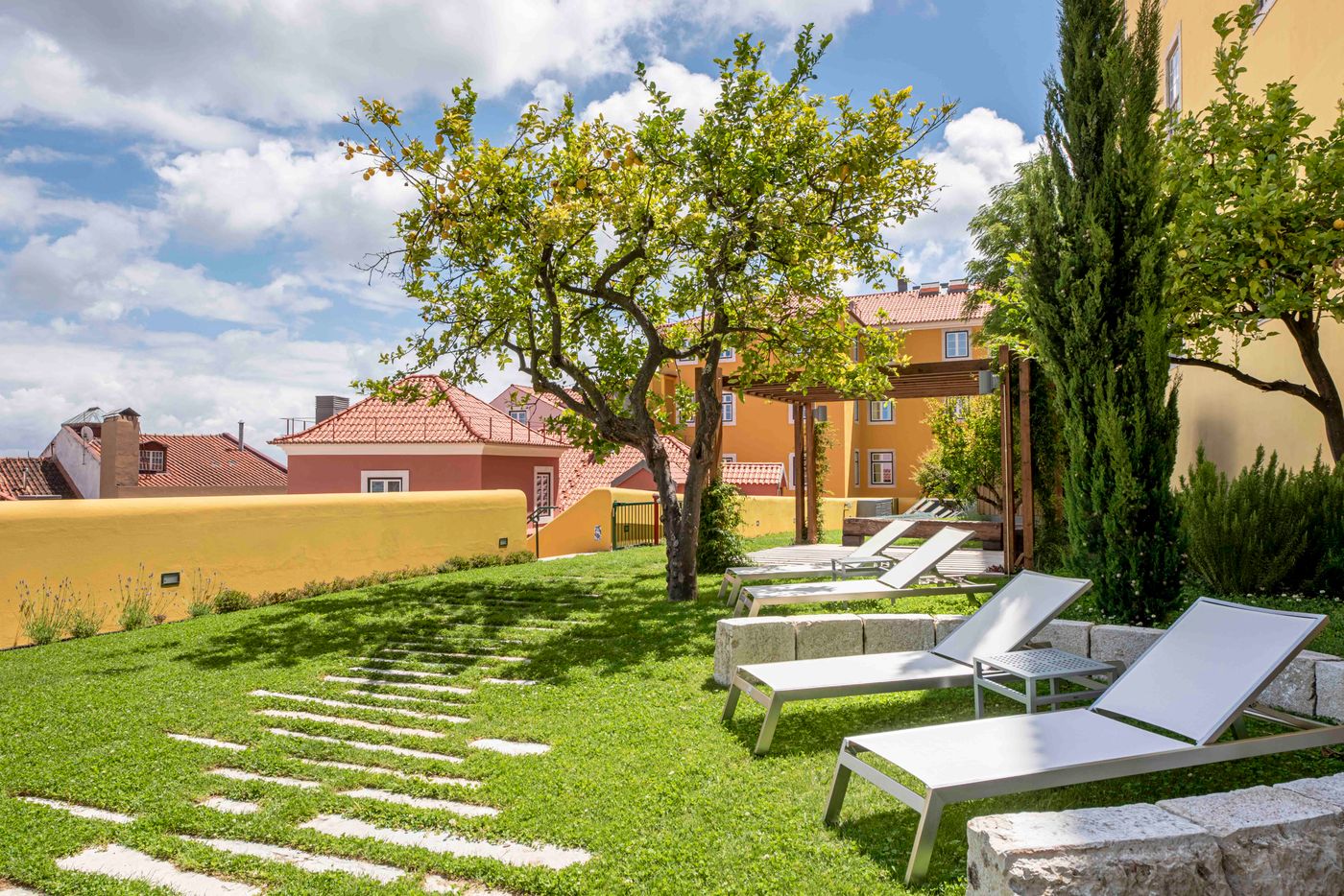 Tandem-Palacio-Alfama-Suites-Pool-42