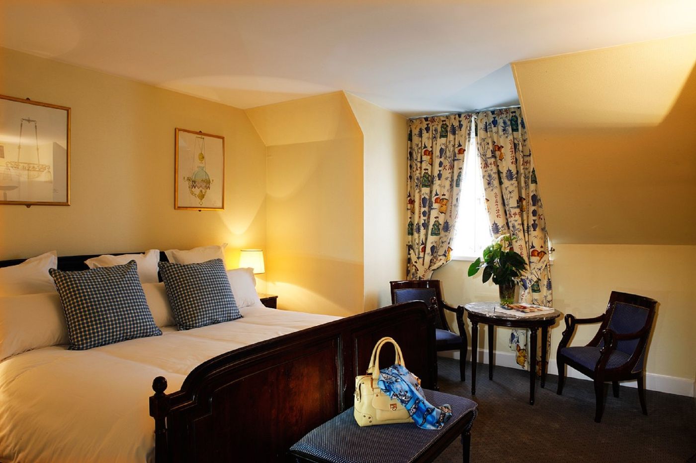 California-Paris-Champs-Elys----es-Room-24