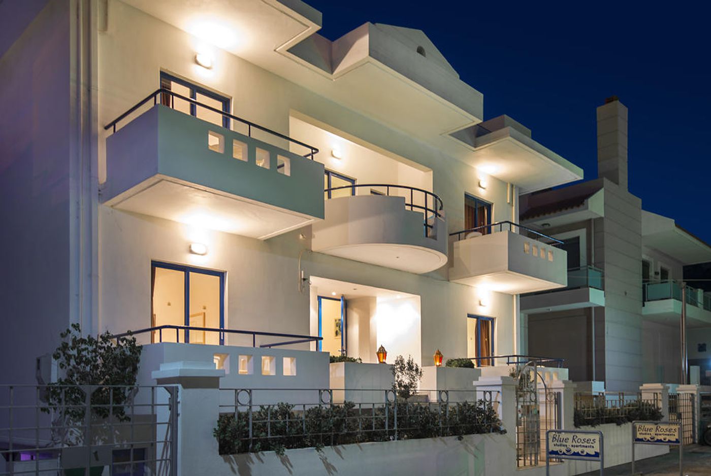 Blue Roses Apartments